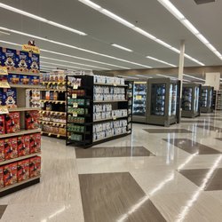 Ingle's Market - Clean and organized for a grocery store that's been here for decades