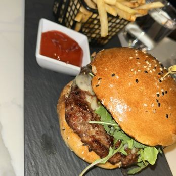Rose Park Bistro - Beef Burger - Cocktail Bars Near Me - Roseville, California Rose Park Bistro - Beef Burger - Cocktail Bars Near Me - Roseville, California