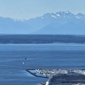 Space Needle - Landmarks & Historical Buildings Near Me - Seattle, Washington