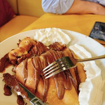 Yellow Vase - Sweet Dreams Crepes - Mediterranean Near Me - Rolling Hills Estates, California