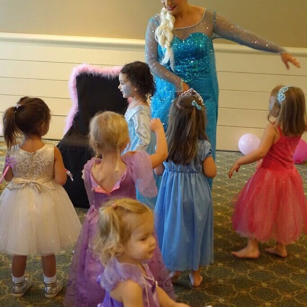 Lexi's Little Princesses - Queen Elsa sings and dances amazingly! - Party Characters Near Me Lexi's Little Princesses - Queen Elsa sings and dances amazingly! - Party Characters Near Me