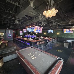 FL’s Bar & Lounge