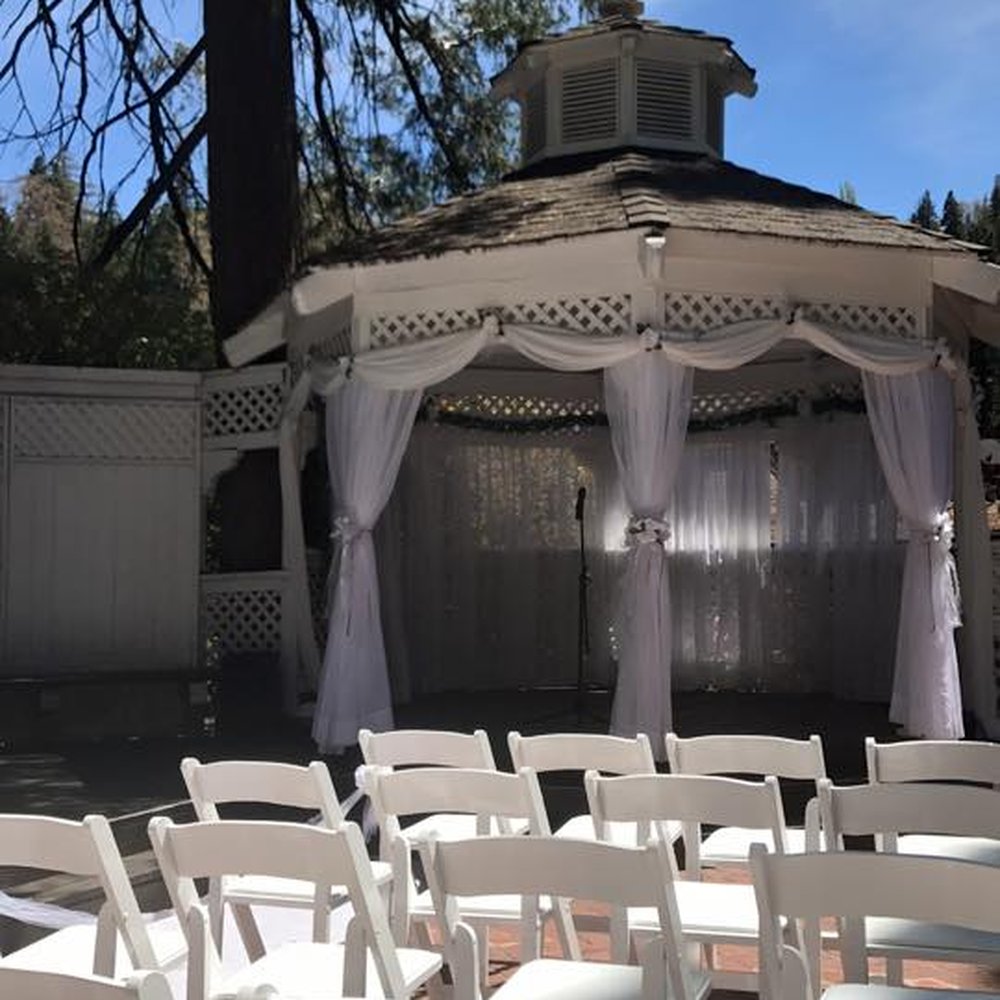 Saddleback Inn - Beautifully decorated gazebo area where we renewed our vows! - Hotels Near Me - Lake Arrowhead, California Saddleback Inn - Beautifully decorated gazebo area where we renewed our vows! - Hotels Near Me - Lake Arrowhead, California