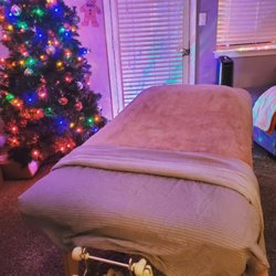 Moore Mobile Massage Therapy - Holiday session set up!