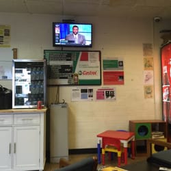 Todd's Fast Lube - Nice quaint waiting area with bathroom and free water and coffee!