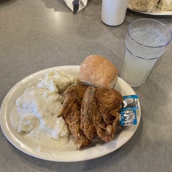 Dutch Country Cafe - Fried chicken and lemonade - Bakeries Near Me - Garnett, Kansas Dutch Country Cafe - Fried chicken and lemonade - Bakeries Near Me - Garnett, Kansas