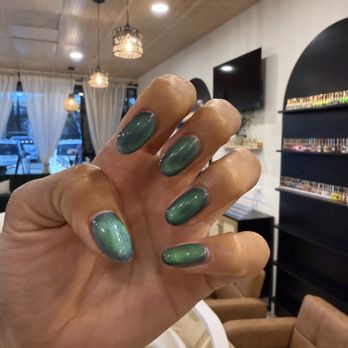 Luna Beauty Bar - Barbers Near Me - Long Beach, California