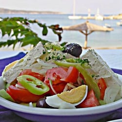Gussy's - Xoriatiki Greek salad
