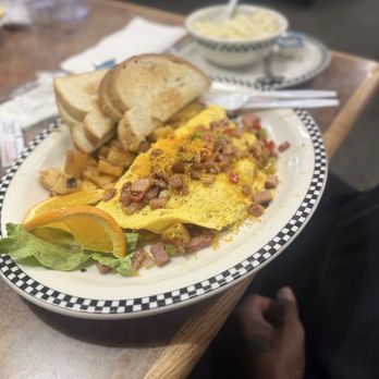 Black Bear Diner Harker Heights - Denver Omelette with breakfast potatoes and white toast; side of grits - Diners Near Me - Harker Heights, Texas Black Bear Diner Harker Heights - Denver Omelette with breakfast potatoes and white toast; side of grits - Diners Near Me - Harker Heights, Texas