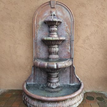 Tsillan Cellars - Fountain on back patio - Wineries Near Me - Chelan, Washington