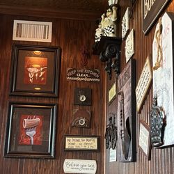 Mama Mia Pizzeria - Interior Decor