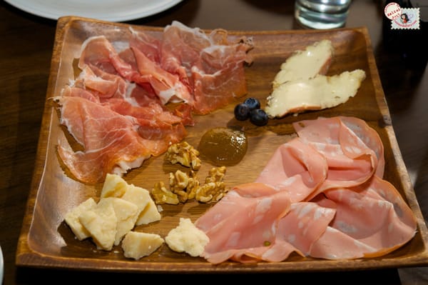 Mozzarella & Vino by null