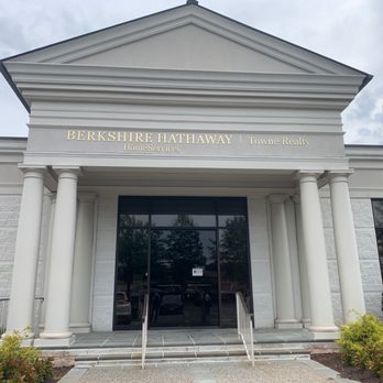 Berkshire Hathaway Towne Realty - Real Estate Agents Near Me - Chesapeake, Virginia Berkshire Hathaway Towne Realty - Real Estate Agents Near Me - Chesapeake, Virginia