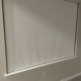 Roller shades (rippling) Roller shades (rippling)