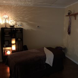 Emerald Healing and Massage - Come relax in this serene room.