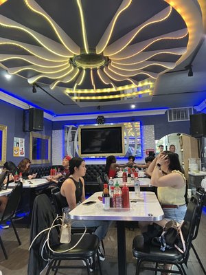 Pho Huong Lan by null