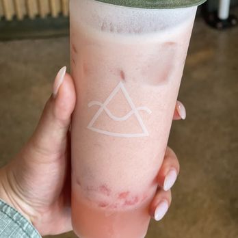 OMOMO Tea Shoppe - Strawberry Yakut with strawberries - Coffee & Tea Near Me - Irvine, California