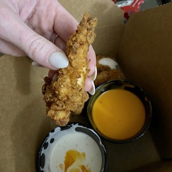Bub City - This was the size for the Chicken Tender Basket - 3 tiny fingers for $16.50?! Not worth it. - Barbeque Near Me - Chicago, Illinois