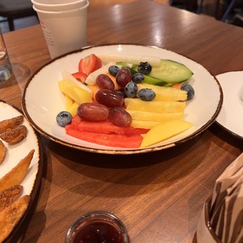 Benicia's Kitchen - Fruit Bowl - Breakfast & Brunch Near Me - Sonoma, California
