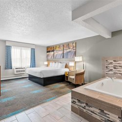 Days Inn by Wyndham Alpena - Guest room