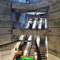 U-Bahnhof Schottenring - Escalators at Schottenring Station