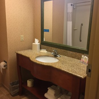 Hampton Inn Mountain Home - Sink area in bathroom - Hotels Near Me - Mountain Home, Arkansas Hampton Inn Mountain Home - Sink area in bathroom - Hotels Near Me - Mountain Home, Arkansas