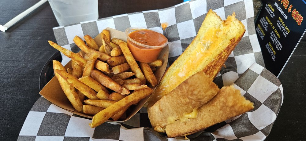 Food from Cheesie's Pub & Grub