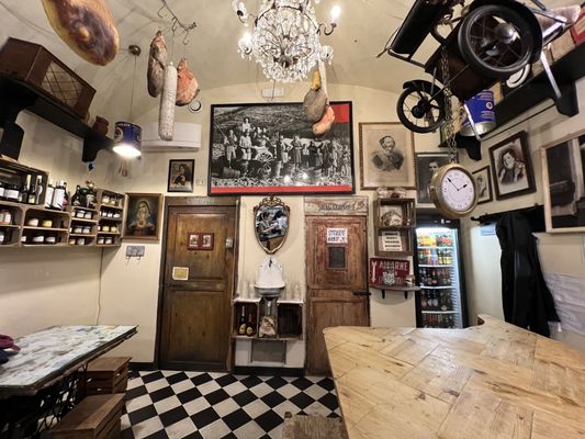Prosciutteria Cantina dei Papi - Trevi by null