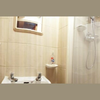 Aaran Guesthouse - Private shower room attached to KIng-size double room overlooking the Harbour - Guest Houses Near Me - Weymouth, DOR