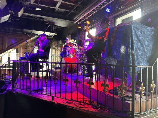 Bourbon Bandstand by null