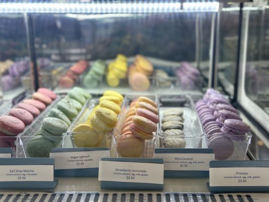Ohh...macarons by null