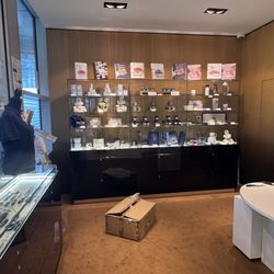 Le Cordon Bleu - The gift store has some good knives.