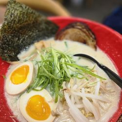 Garlic tonkotsu ramen
