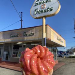 Sweet o donuts  - Strawberry French Cruller