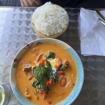Sugar Hill - Duck red curry - Bars Near Me - Seattle, Washington
