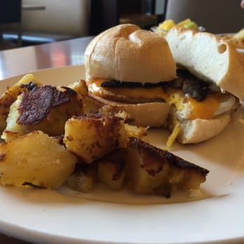 Cromwell Diner - Sausage, egg and cheese and home fries - Diners Near Me - Cromwell, Connecticut Cromwell Diner - Sausage, egg and cheese and home fries - Diners Near Me - Cromwell, Connecticut