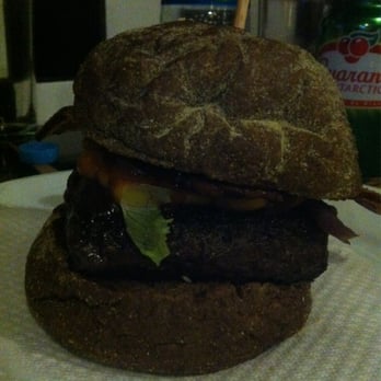 Bistrô Burger - Black burger - Burgers Near Me - Belo Horizonte, MG