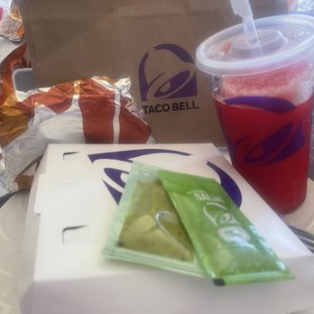 Taco Bell - Nacho Nachos BellGrande with Avocado Verde Salsa Sauce Packets. - Fast Food Near Me - Brentwood, California Taco Bell - Nacho Nachos BellGrande with Avocado Verde Salsa Sauce Packets. - Fast Food Near Me - Brentwood, California