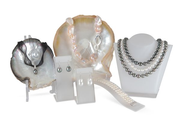 Girls Love Pearls by null