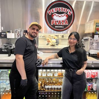 Pepito's Plaza Brickell - Los panas Elizabeth, Yasimar, Lizbeth, Efrain, and Juan; they will spoil you and probably make you laugh. - Burgers Near Me - Miami, Florida Pepito's Plaza Brickell - Los panas Elizabeth, Yasimar, Lizbeth, Efrain, and Juan; they will spoil you and probably make you laugh. - Burgers Near Me - Miami, Florida