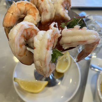 Bay Pointe Waterfront Restaurant - American Near Me - Quincy, Massachusetts Bay Pointe Waterfront Restaurant - American Near Me - Quincy, Massachusetts
