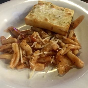 Borgata Pizza Cafe - Cavatelli with garlic cheese bread - Italian Near Me - Worthington, Ohio Borgata Pizza Cafe - Cavatelli with garlic cheese bread - Italian Near Me - Worthington, Ohio