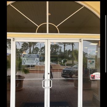 Frankie Farrels - Entrance to patio and entrance to pool. - New American Near Me - Orlando, Florida