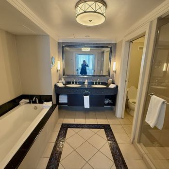 Mohegan Sun - Cove Suite Master Bathroom - Hotels Near Me - Uncasville, Connecticut