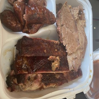 Robert Earl's BBQ - Ribs, link and Brisket - Barbeque Near Me - Long Beach, California Robert Earl's BBQ - Ribs, link and Brisket - Barbeque Near Me - Long Beach, California