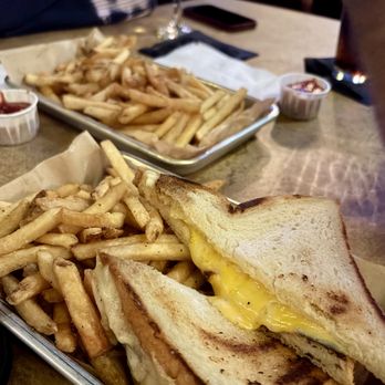 Tom Bergin's - grilled cheese and fries - Sports Bars Near Me - Los Angeles, California Tom Bergin's - grilled cheese and fries - Sports Bars Near Me - Los Angeles, California