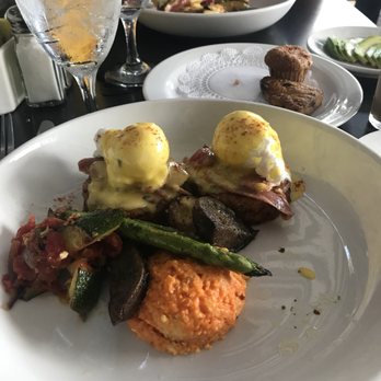 Backstreet Cafe - Backstreet Eggs Benedict - New American Near Me - Houston, Texas