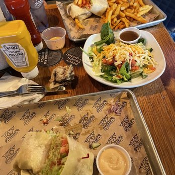 D.C. Cobb's - Burgers Near Me - McHenry, Illinois