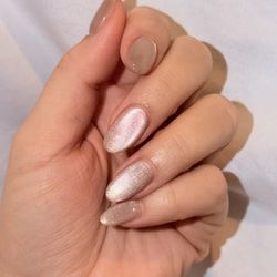L.A. Nails-Glen Elleyn - The cat eye polish with flash.