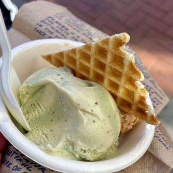 Jeni's Splendid Ice Creams - Pistachio Macaron - love this new holiday flavor - Ice Cream & Frozen Yogurt Near Me - Arlington, Virginia Jeni's Splendid Ice Creams - Pistachio Macaron - love this new holiday flavor - Ice Cream & Frozen Yogurt Near Me - Arlington, Virginia